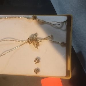 Set of 3 rose pendant necklace earrings grand braclett...